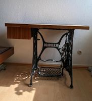 Schreibtisch mit Nähmaschienenuntergestell Hessen - Bad Vilbel Vorschau