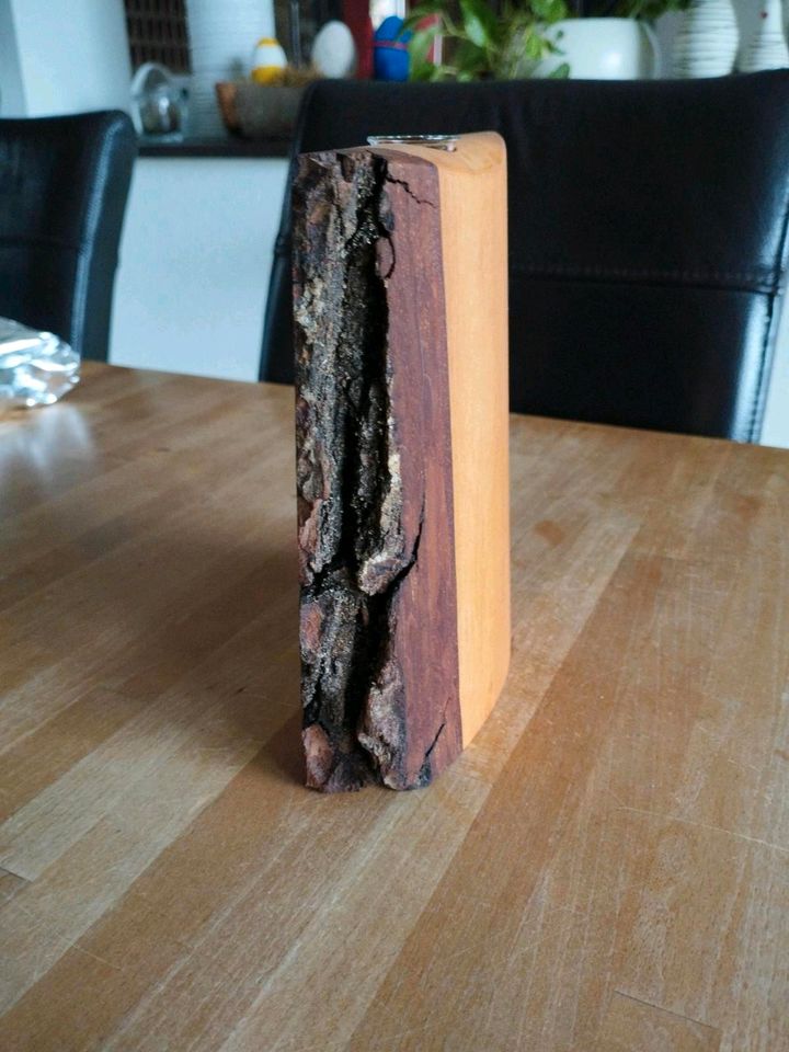 Vase aus Holz, neu in Saarburg