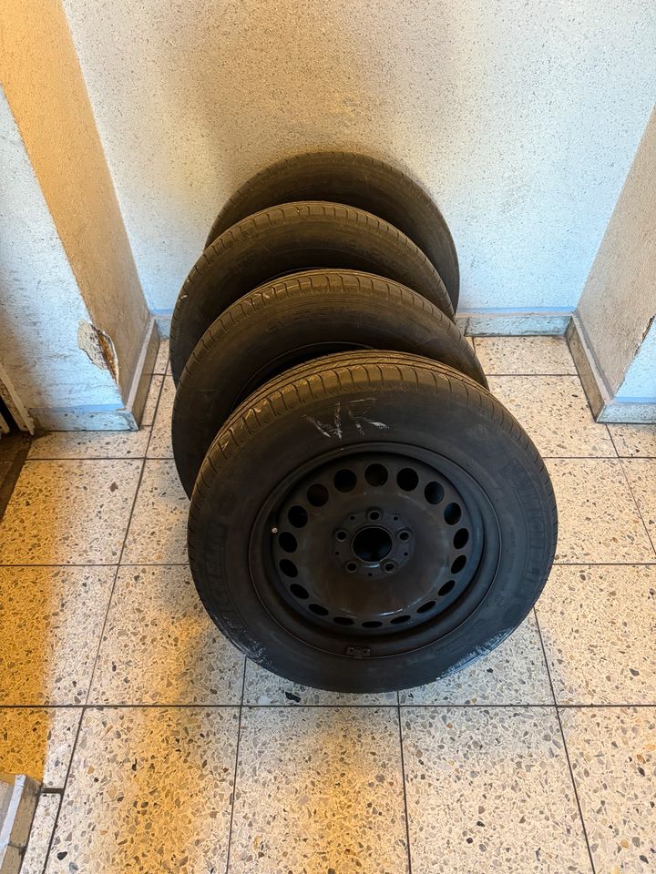 4 x Sommerreifen auf Stahlfelgen 195/65R15 in Gelsenkirchen