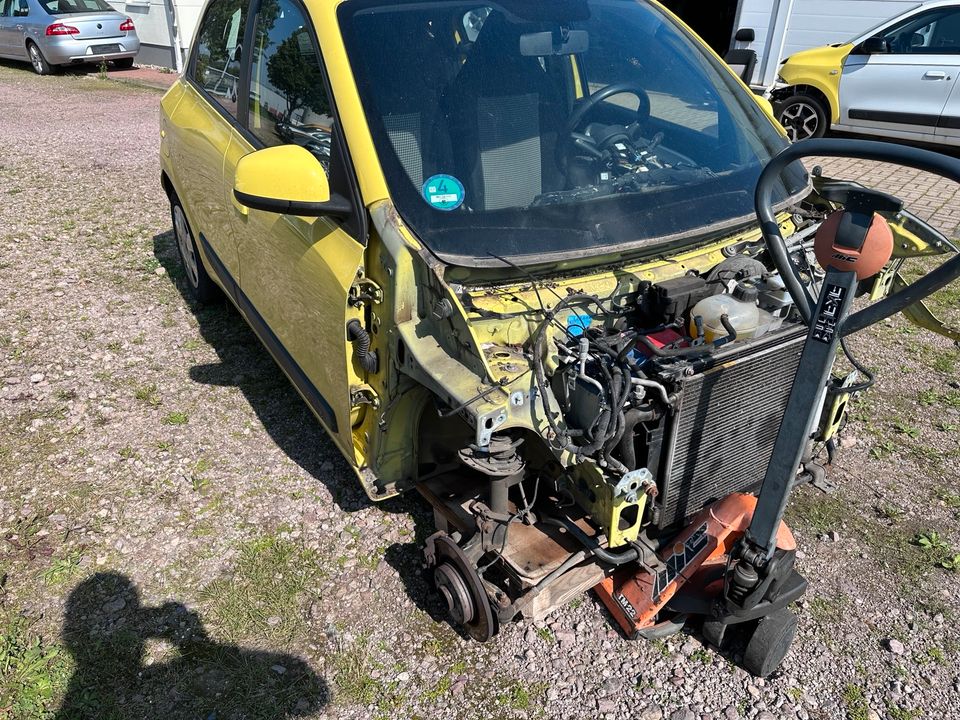 Schlachte Renault Twingo 3 Schlachtfest Türen Heck in Emleben