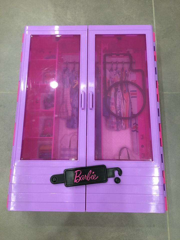 Barbie Kleiderschrank in Oberhausen