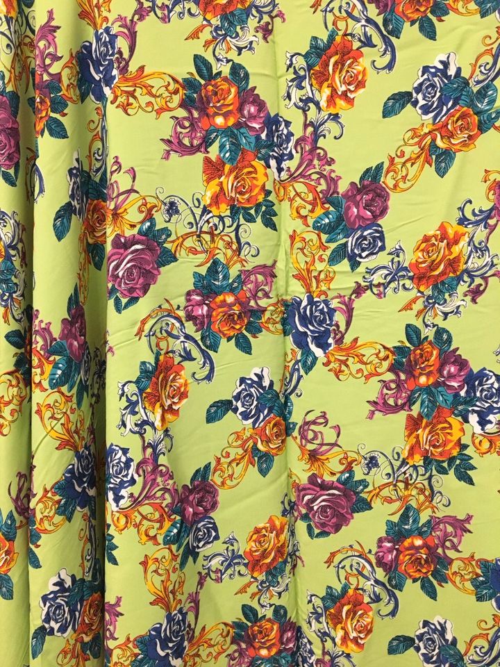 Stoff DIY Nähen 150x200 VINTAGE Viscose Blumen Muster 90er in Berlin