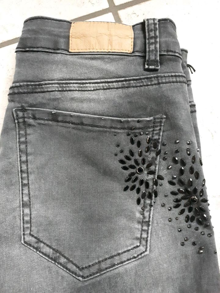Damen-Jeans, dunkelgrau, Gr. S, mit Applikationen in Owen