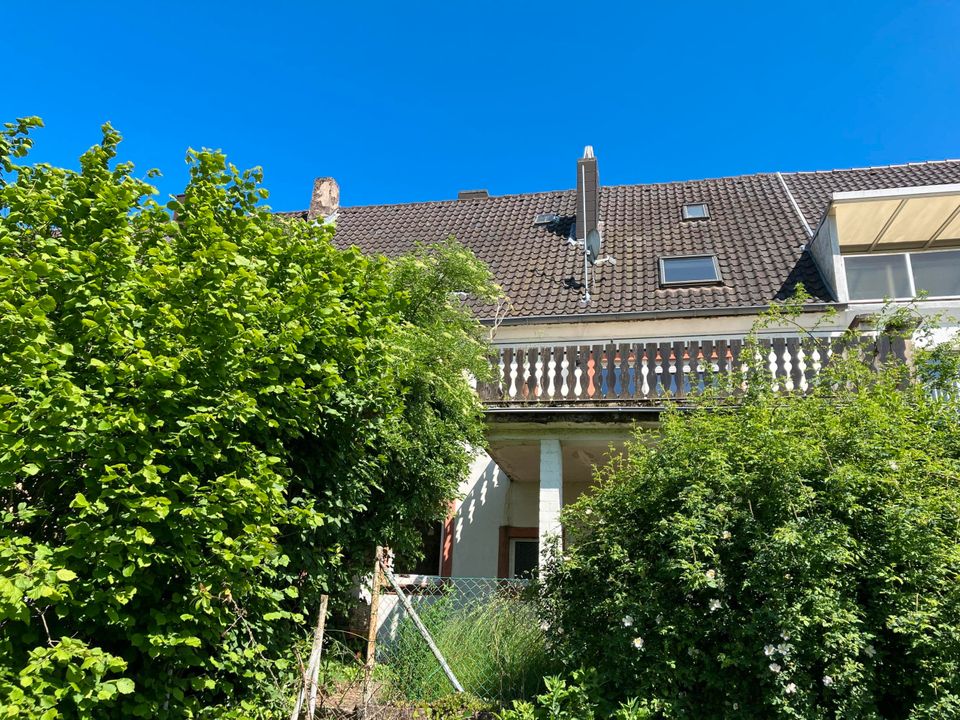 Provisionsfrei! Großes Einfamilienhaus mit vielfältigen Nutzungsmöglichkeiten in Bliesmengen-Bolchen in Mandelbachtal