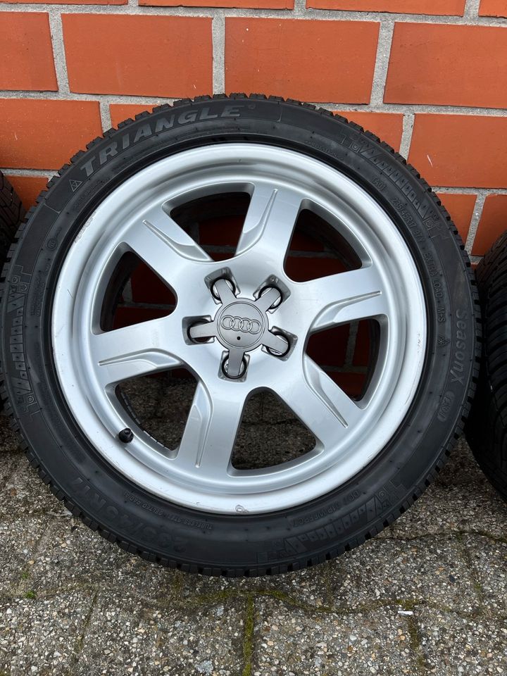 Felgen Audi, Original, neue Reifen !!! 235/45/R 17 in Breddenberg