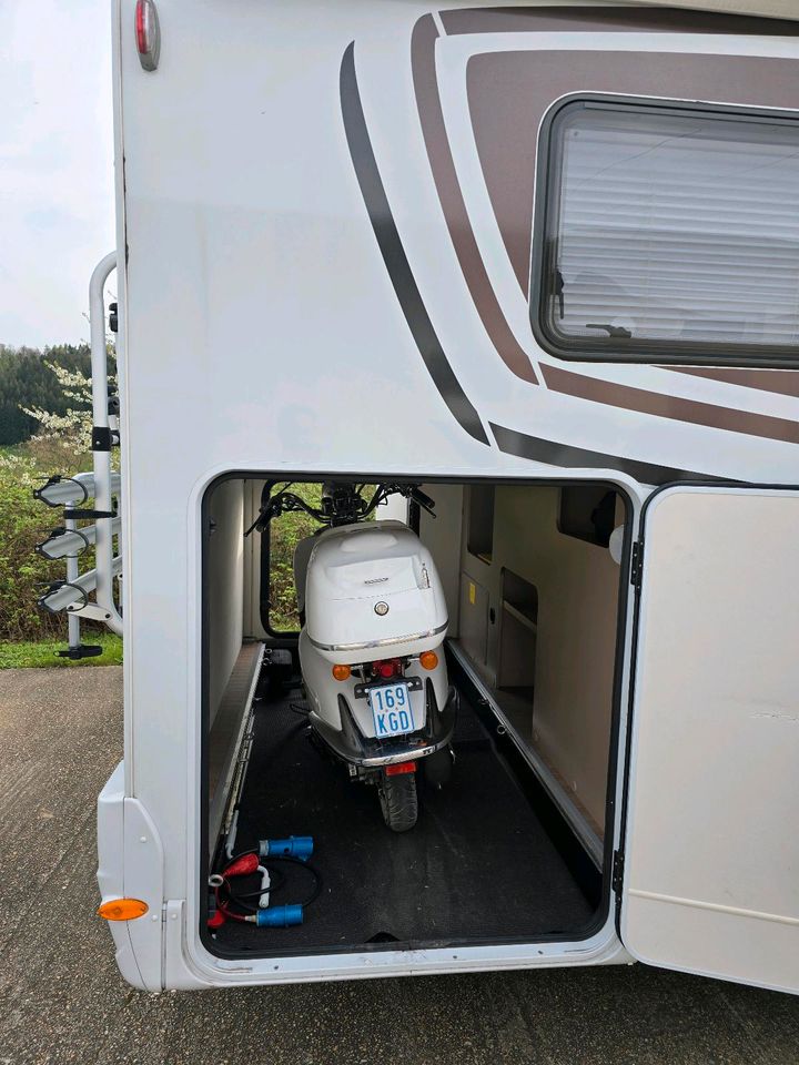 Etrusco T7400SB Wohnmobil mit 8.800KM FIAT Ducato in Selters