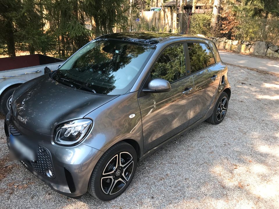 Smart forfour EQ Exklusive Prime 22kw Lader Pano voll in Sindelfingen