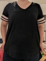 Schwarzes T-Shirt Plus-Size / Curve  V-Ausschnitt Größe 0XL (44) Nordrhein-Westfalen - Königswinter Vorschau