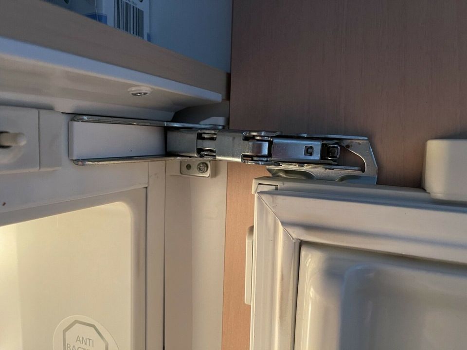 Scharnier Einbaukühlschrank Siemens in Grimmen