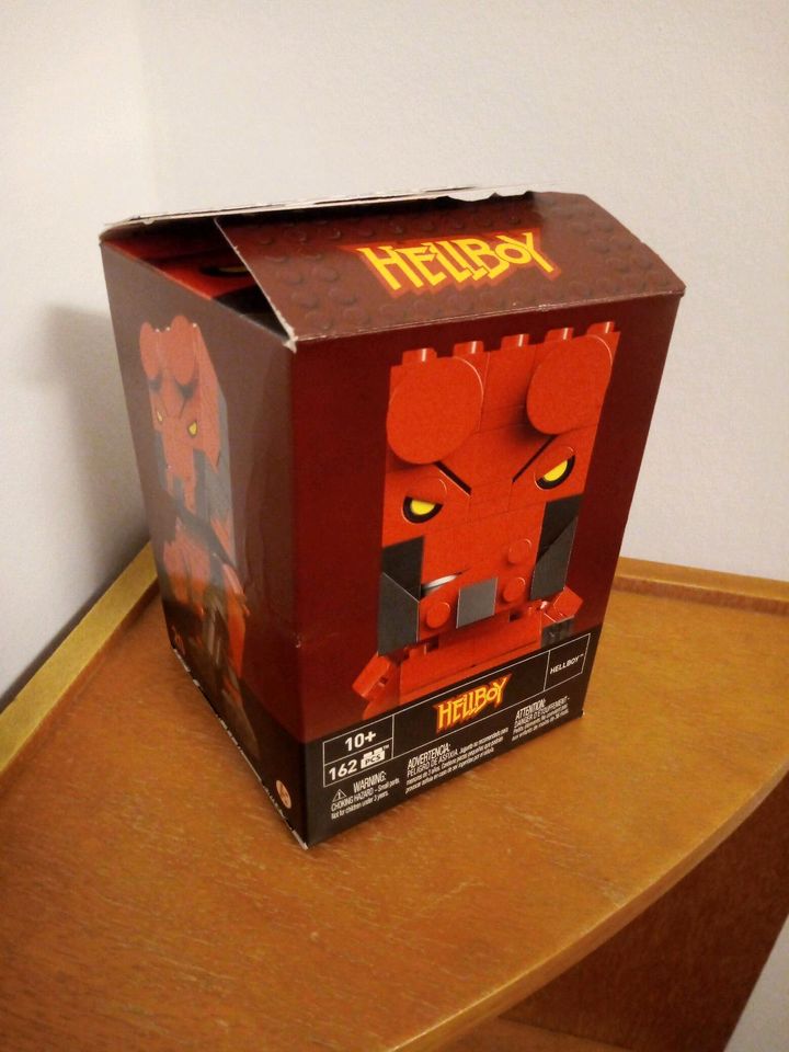 Verschiedene Figuren Actionfigur Shazam Kubros Hellboy in Mutterstadt
