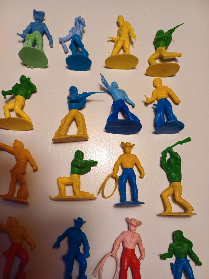 42 Cowboy Spielfiguren, Heinerle Manurba, Drehfiguren in Preetz