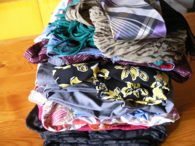 zu verschenken: Kleiderpaket - Damen und Krawatte - 17 Teile in Kupferzell