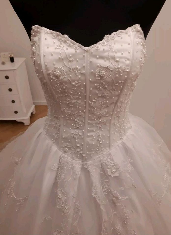 Hochzeitskleid Brautkleid Traumkleid Spitze Tüll Perlen in Berlin