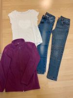 Mädchen Paket 134 / 140 2 Jeans Jacke T-Shirt Neuhausen-Nymphenburg - Neuhausen Vorschau