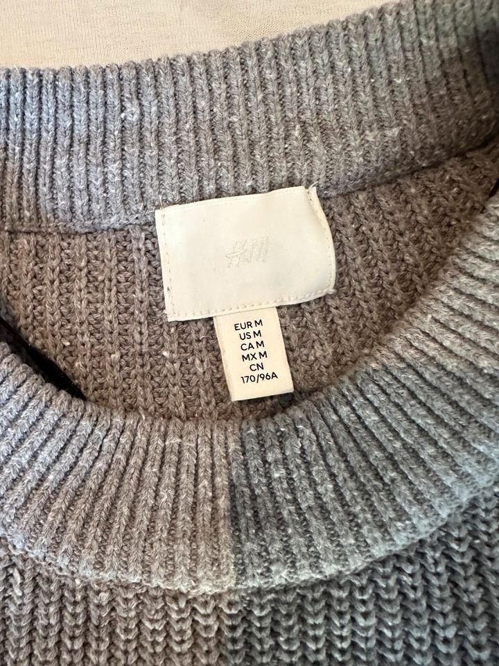 H&M gestreifter Pullover in Vaterstetten