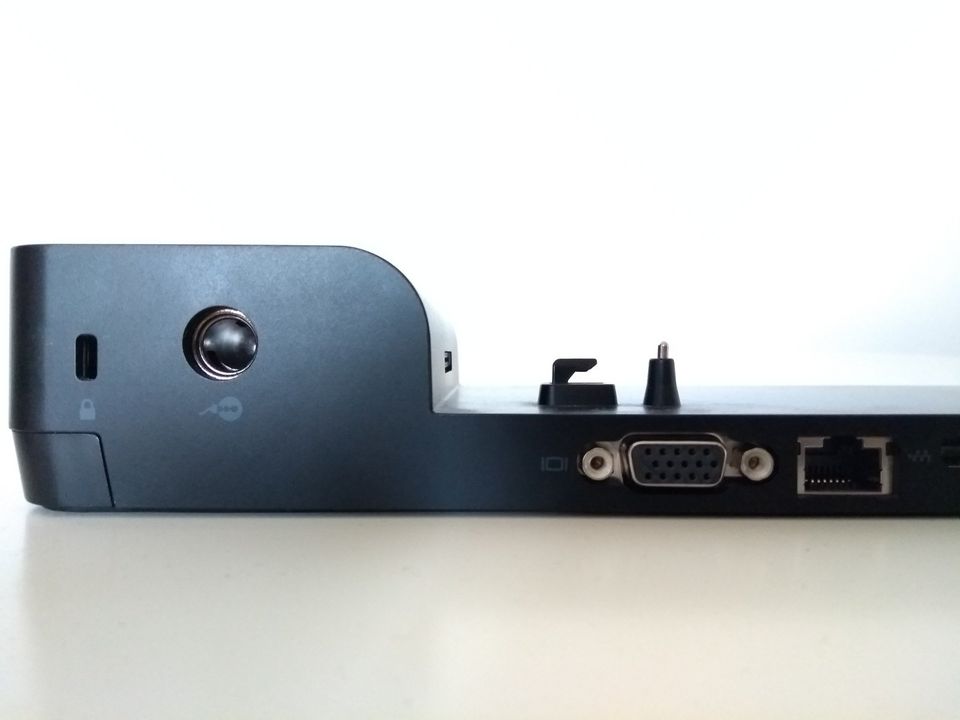 HP 2013 Ultraslim Docking Station inkl. Netzteil in Haar