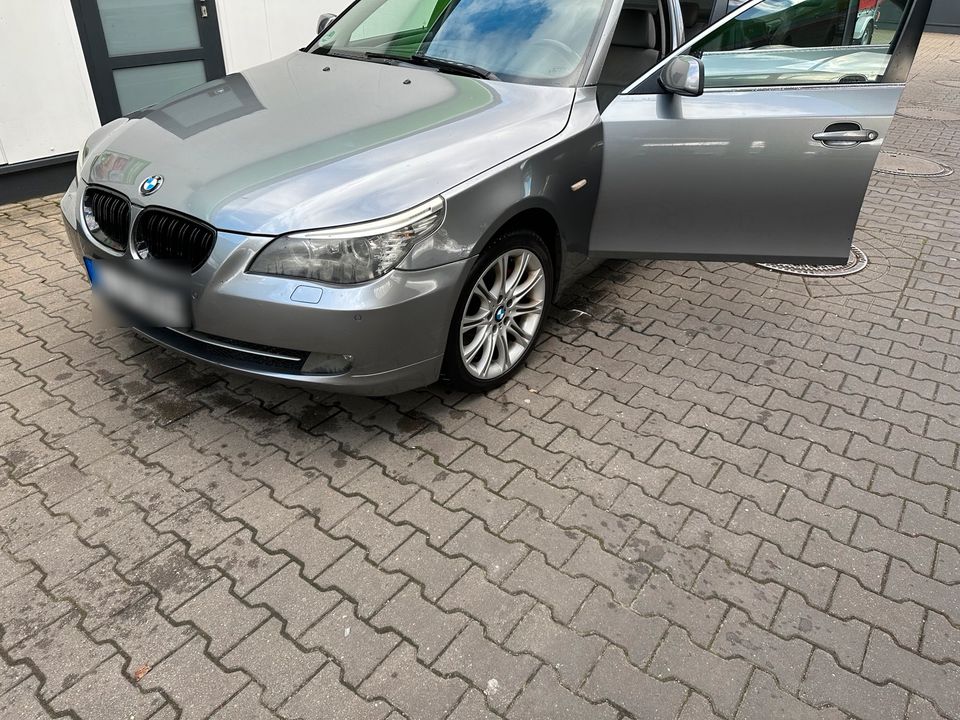 BMW 530xd LCI, Soft Close, Sitzheiz. Vorne Hinten, Lenkrand Heiz in Berlin