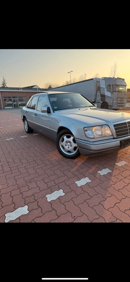 Mercedes E280 6zylinder 1 Hd , Scheckheft , 90500km, SehrGepflegt in Wathlingen