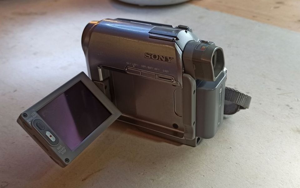 Sony MiniDV-Videokamera DCR-HC40E mit Zubehör / funktionsfähig in Pfedelbach