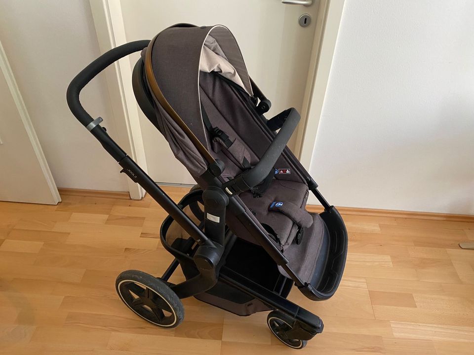 Kinderwagen Joolz Day+ plus mit Babywanne und viel orig. Zubehör in München