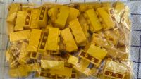 130 Lego Steine Gelb 1x3 gebraucht Brandenburg - Michendorf Vorschau