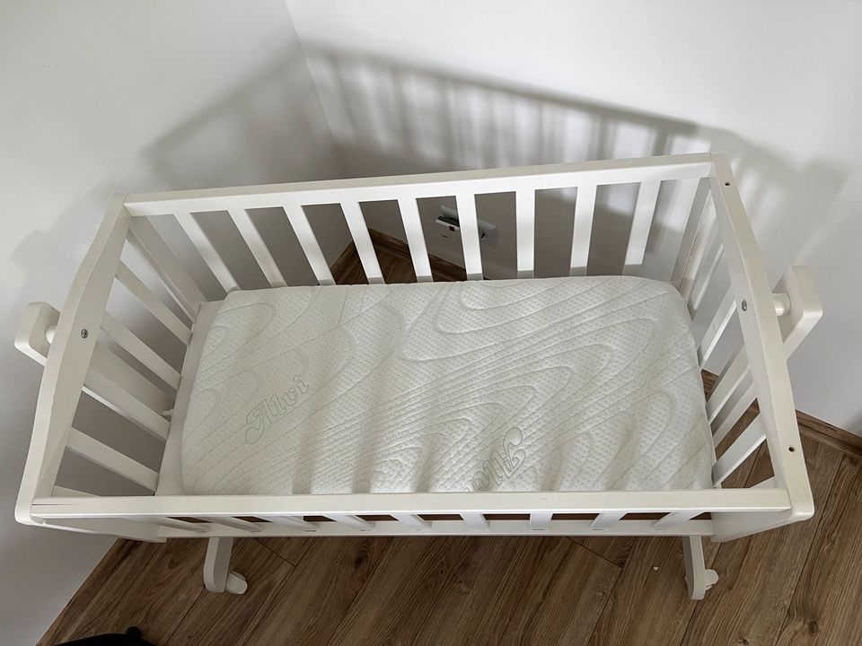 Roba Wiege Stubenbett Babybett Set Matratze Himmel Bettzeug in Bebra