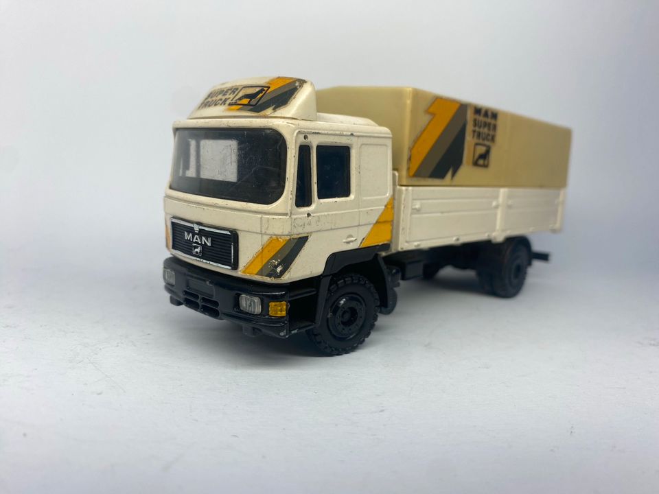 Conrad 4132 MAN Super Truck 1:50 Lkw Lastwagen Planenwagen Plane in Werther (Westfalen)