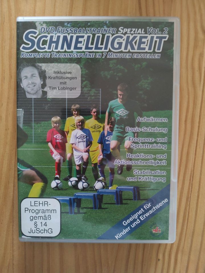 Fussballtraining - verschiedene DVDs zur Tagungsvorbereitung in Ingolstadt