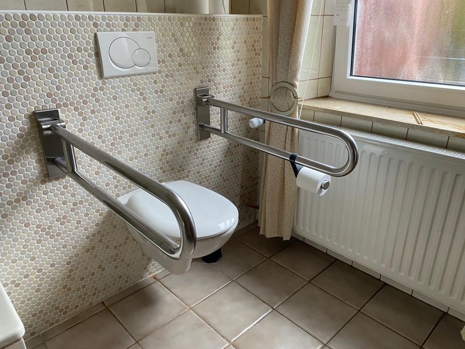 Zwei Haltegriffe Toilette in Loxstedt