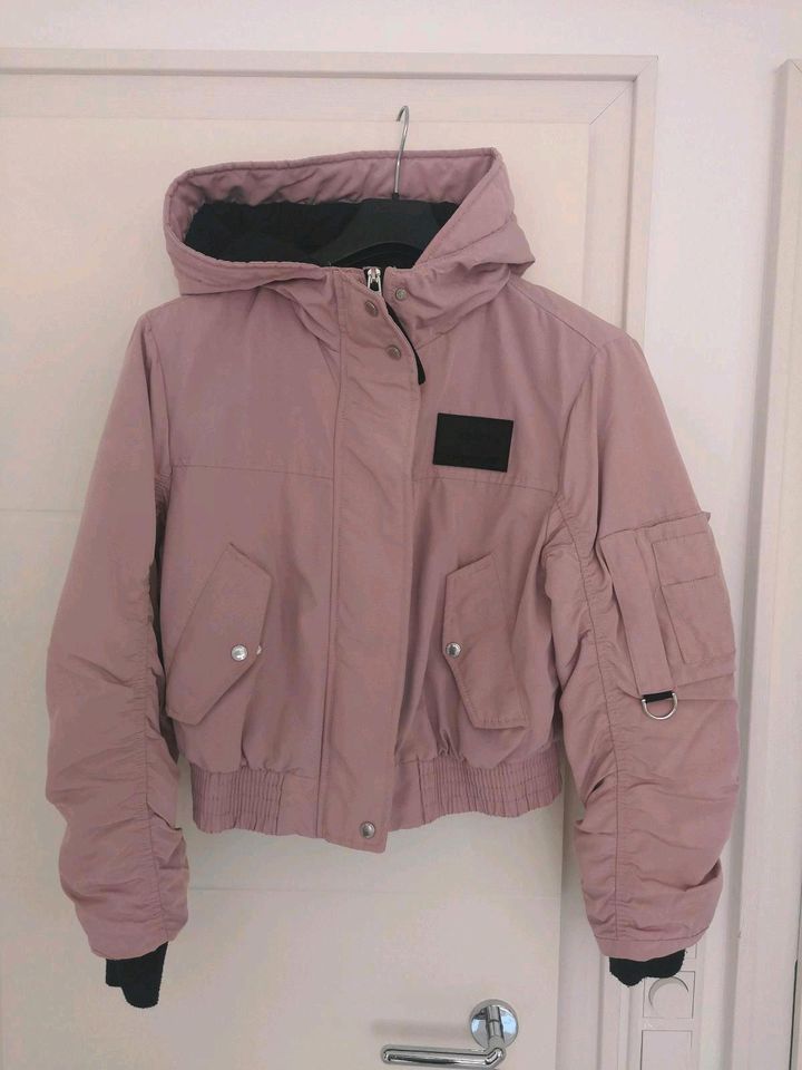 Mädchen Winterjacke Gr. M 38 cropped Bershka rosa schwarz in Lippstadt