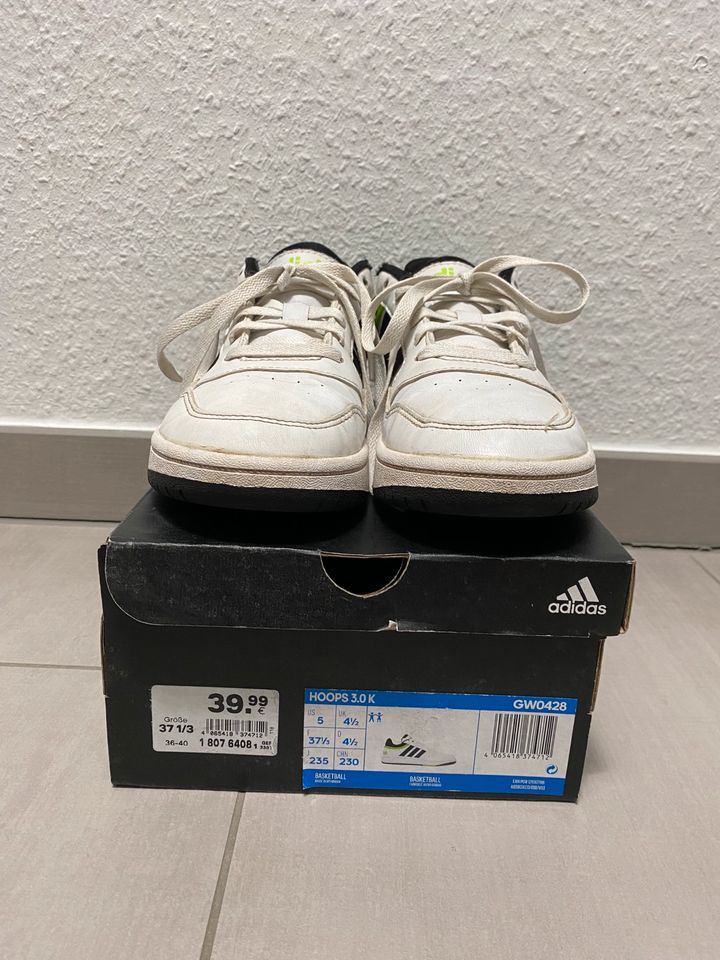 Jungen 37 Sneaker Adidas Hoops 3.0 weiß neongrün schwarz in Bottrop