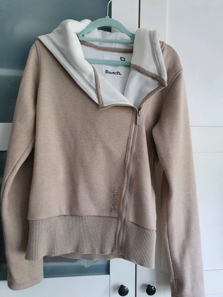 Bench Sweatjacke mit Kapuze Gr. L in beige/creme in Flintbek