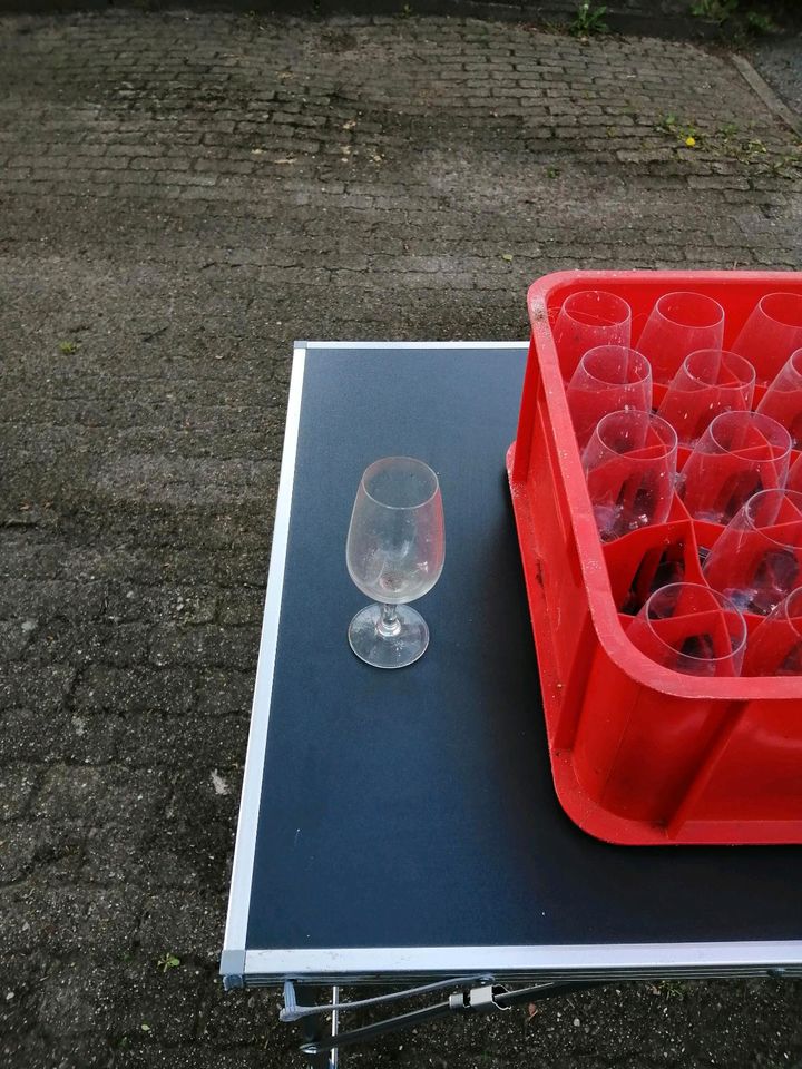 Biete hier gebrauchte Wein Gläser an in Hamburg