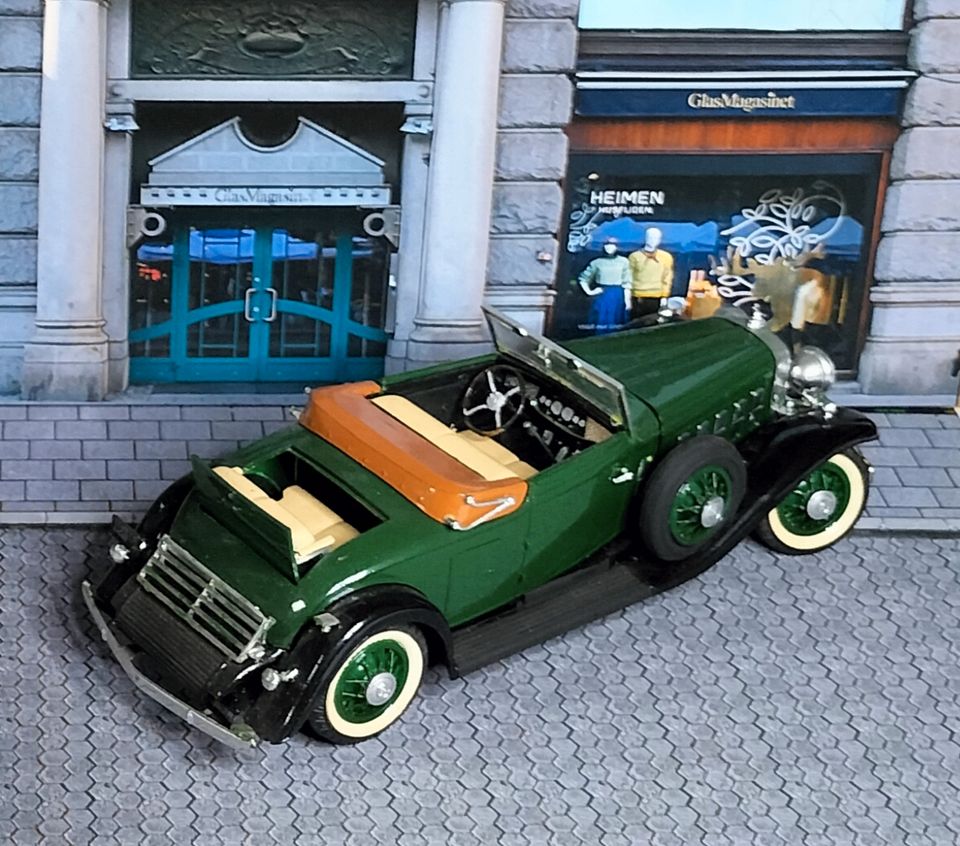 Monogram - Cadillac V-16 1930 - Plastikmodell 1:24 in Uedem