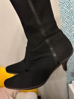 Prada Stiefel schwarz für dünne waden 38 39 schwarz eng Frankfurt am Main - Rödelheim Vorschau