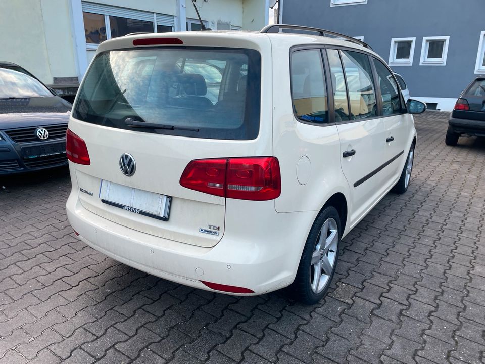 VW TOURAN 2,0 in Neutraubling