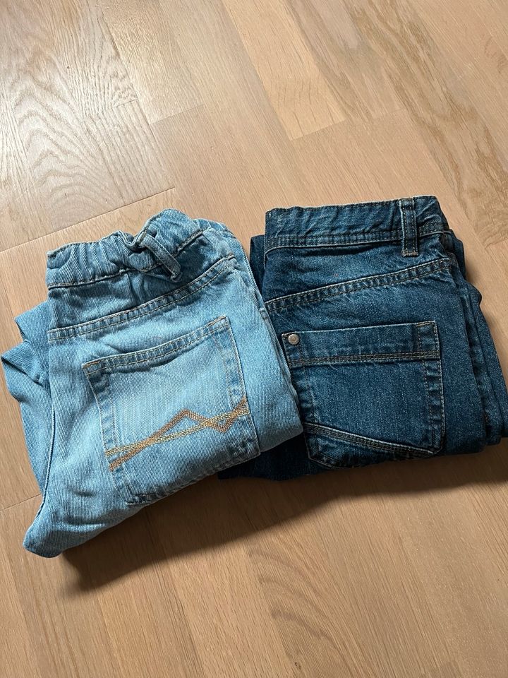 Jeans, alive, Größe 140, je 4 Euro in Düsseldorf