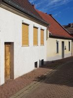 Nur zur Vermietung! Stark sanierungsbedürftiges Einfamilienhaus mit Nebengebäude in Hecklingen Sachsen-Anhalt - Hecklingen Vorschau