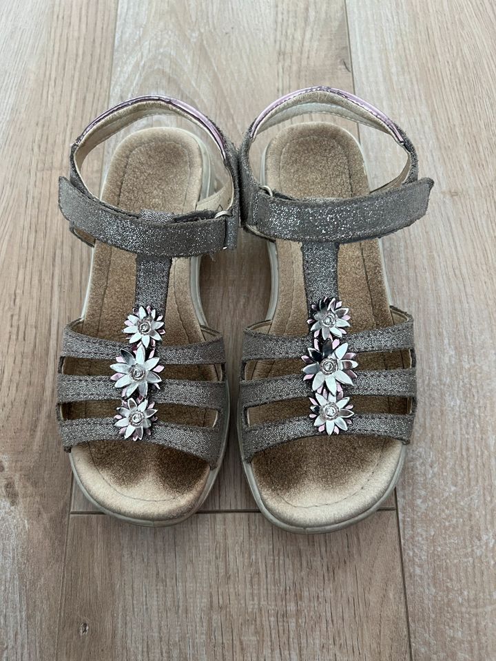 Ricosta Sandalen Leder  Silber Blüten Gr. 33 in Königsbrunn