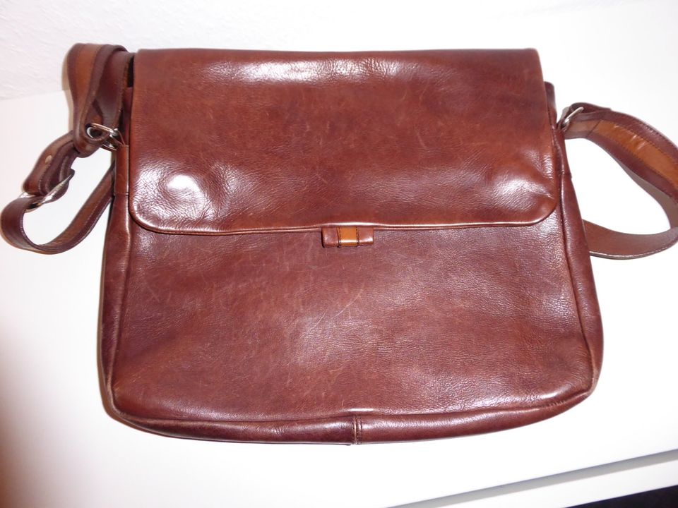 Braune Damen Leder-Umhängetasche (Handtasche) in Marl