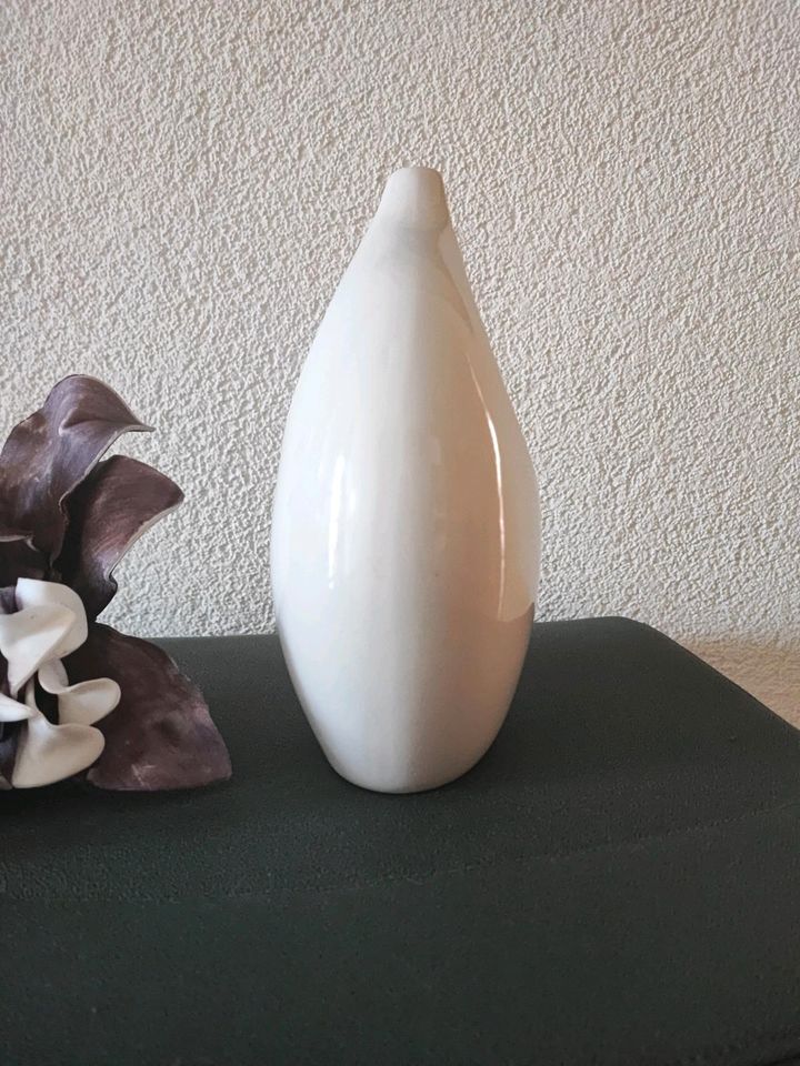 Vase , tolles Design, ohne dekoration in Seinsheim