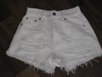 Pull & Bear Jeansshorts Shorts Jeans weiß Gr. 34 neuwertig Niedersachsen - Schüttorf Vorschau