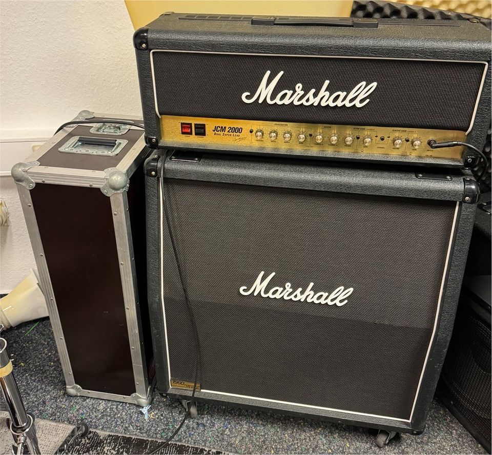 Marshall JCM 2000 DSL 100 Röhre mit 1960 Vintage 4x12 + Thon Case in Weener