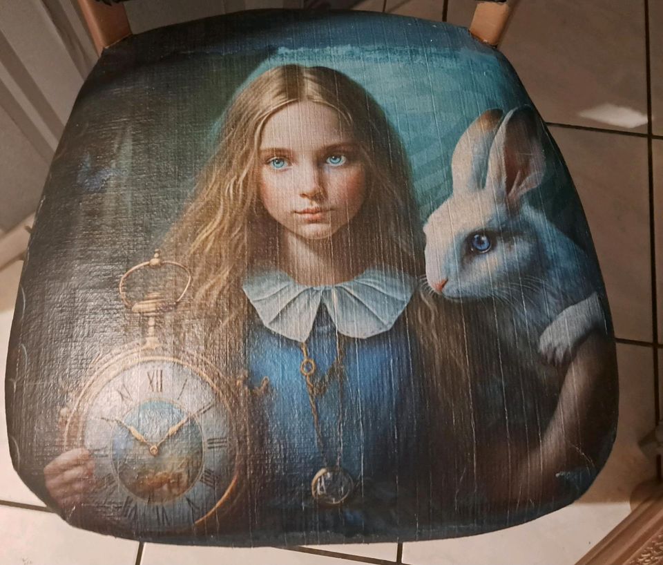 Recycling ALICE IM WUNDERLAND Stuhl in Hohenlockstedt