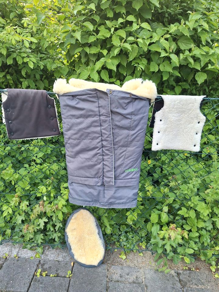 Fellhof Lammfell Fußsack Sitzsack magnetisch mit Handwärmern in München