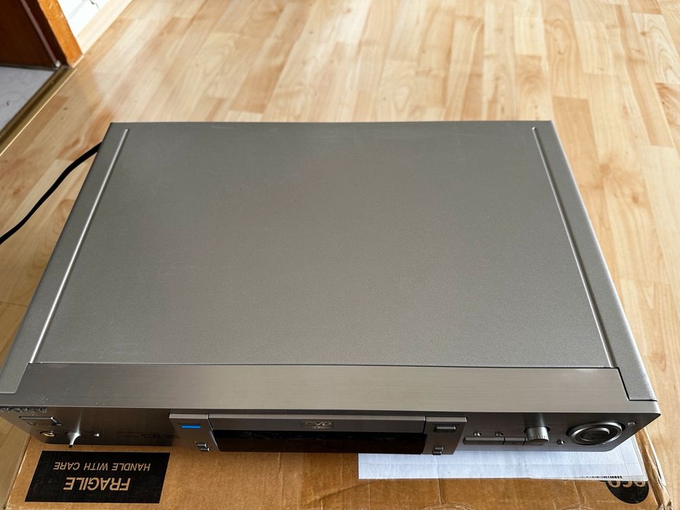 SONY DVD / CD Player QS Front DVP- S725D silber in Vaterstetten