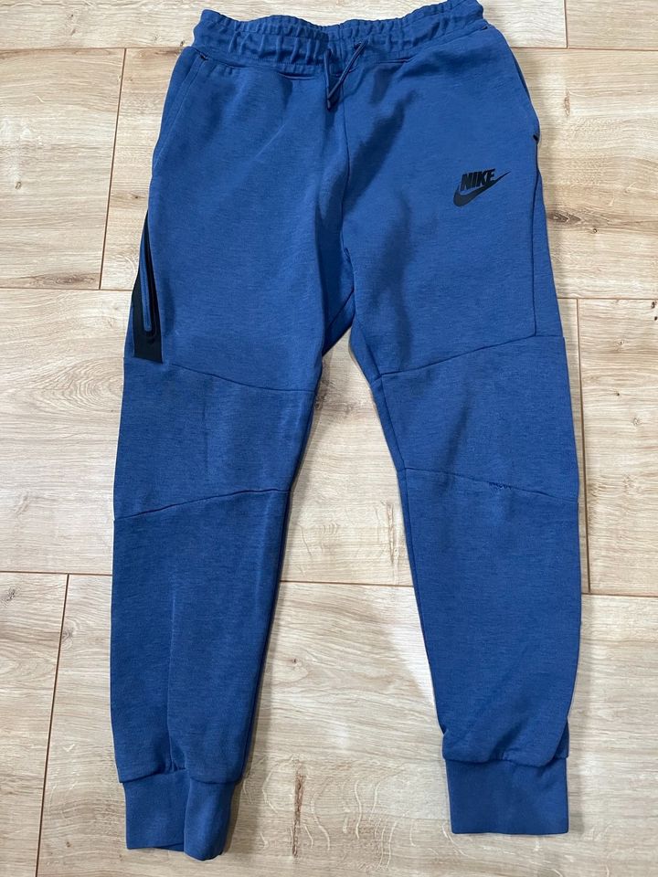 Nike Tech Hose Gr.140 in Unterbreizbach