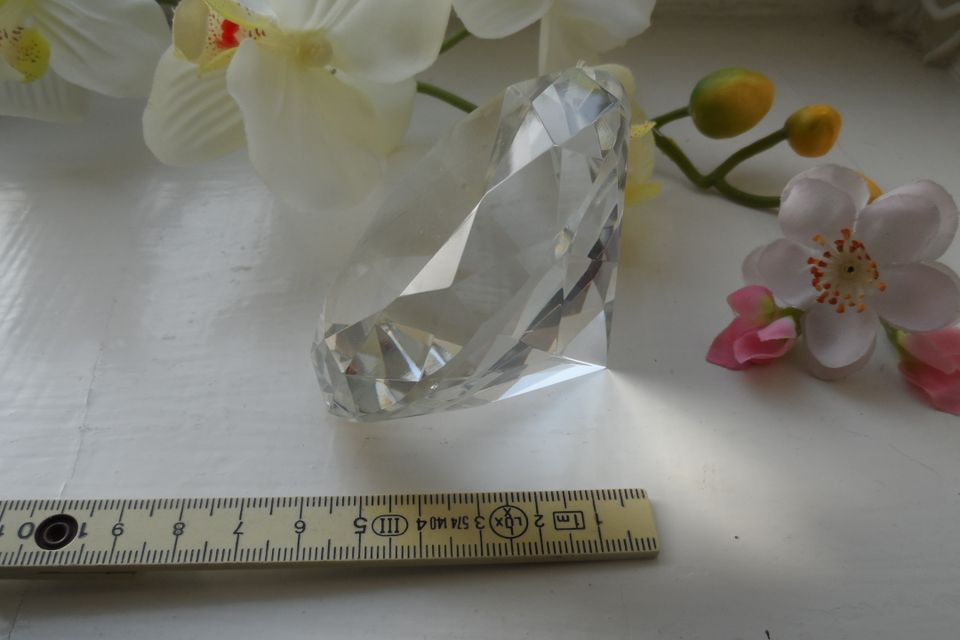 Kristallglas Diamant 8 cm in OVP Briefbeschwerer Esoterik Traumfä in Berlin