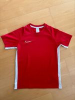 Trikot Nike M 140 rot, Sportshirt, sehr guter Zustand Bayern - Memmingen Vorschau