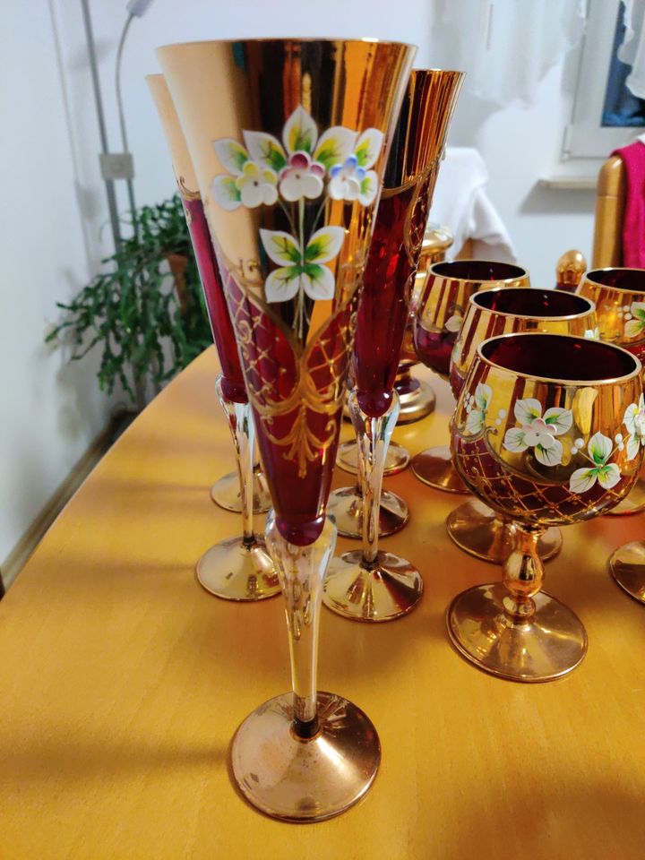 Gläser Set und Vasen in Hungen